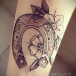 Фото рисунока тату с подковой 22.07.2021 №300 - drawing tattoo horseshoe - tatufoto.com