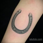 Фото рисунока тату с подковой 22.07.2021 №302 - drawing tattoo horseshoe - tatufoto.com