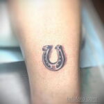 Фото рисунока тату с подковой 22.07.2021 №304 - drawing tattoo horseshoe - tatufoto.com