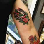 Фото рисунока тату с подковой 22.07.2021 №305 - drawing tattoo horseshoe - tatufoto.com