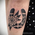 Фото рисунока тату с подковой 22.07.2021 №327 - drawing tattoo horseshoe - tatufoto.com