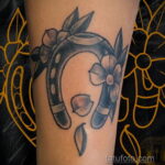 Фото рисунока тату с подковой 22.07.2021 №392 - drawing tattoo horseshoe - tatufoto.com