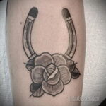 Фото рисунока тату с подковой 22.07.2021 №411 - drawing tattoo horseshoe - tatufoto.com