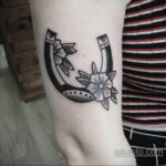Фото рисунока тату с подковой 22.07.2021 №438 - drawing tattoo horseshoe - tatufoto.com