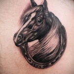 Фото рисунока тату с подковой 22.07.2021 №482 - drawing tattoo horseshoe - tatufoto.com