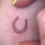 Фото рисунока тату с подковой 22.07.2021 №503 - drawing tattoo horseshoe - tatufoto.com