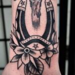Фото рисунока тату с подковой 22.07.2021 №511 - drawing tattoo horseshoe - tatufoto.com