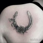 Фото рисунока тату с подковой 22.07.2021 №543 - drawing tattoo horseshoe - tatufoto.com