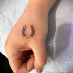 Фото рисунока тату с подковой 22.07.2021 №568 - drawing tattoo horseshoe - tatufoto.com