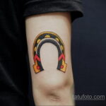 Фото рисунока тату с подковой 22.07.2021 №586 - drawing tattoo horseshoe - tatufoto.com