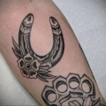 Фото рисунока тату с подковой 22.07.2021 №587 - drawing tattoo horseshoe - tatufoto.com