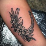 Фото рисунока тату с подковой 22.07.2021 №633 - drawing tattoo horseshoe - tatufoto.com