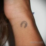 Фото рисунока тату с подковой 22.07.2021 №639 - drawing tattoo horseshoe - tatufoto.com