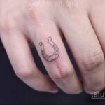 Фото рисунока тату с подковой 22.07.2021 №643 - drawing tattoo horseshoe - tatufoto.com