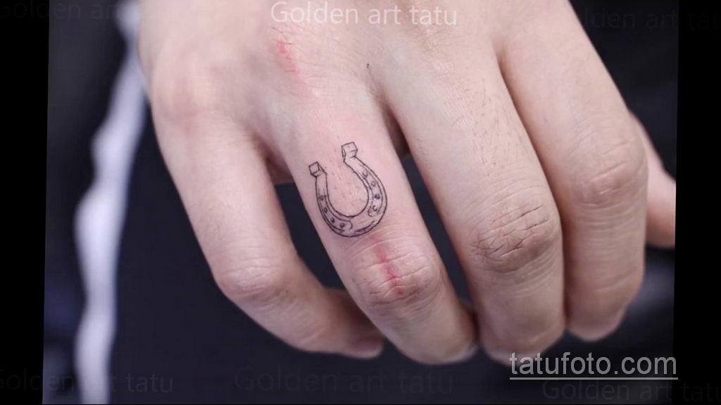 Фото рисунока тату с подковой 22.07.2021 №643 - drawing tattoo horseshoe - tatufoto.com