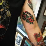Фото рисунока тату с подковой 22.07.2021 №656 - drawing tattoo horseshoe - tatufoto.com