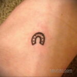 Фото рисунока тату с подковой 22.07.2021 №681 - drawing tattoo horseshoe - tatufoto.com