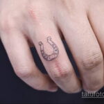 Фото рисунока тату с подковой 22.07.2021 №693 - drawing tattoo horseshoe - tatufoto.com