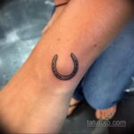 Фото рисунока тату с подковой 22.07.2021 №710 - drawing tattoo horseshoe - tatufoto.com