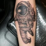 Фото тату астронавт 17.07.2021 №213 - astronaut tattoo - tatufoto.com