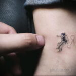 Фото тату астронавт 17.07.2021 №270 - astronaut tattoo - tatufoto.com