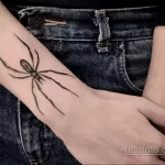 Фото тату паук на запястье 25.07.2021 №014 - spider tattoo on wrist - tatufoto.com