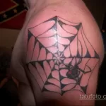 Фото тату паук на плече 25.07.2021 №005 - spider tattoo on shoulder - tatufoto.com