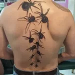 Фото тату паук на спине 25.07.2021 №006 - spider tattoo on back - tatufoto.com