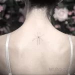 Фото тату паук на спине 25.07.2021 №009 - spider tattoo on back - tatufoto.com