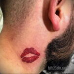 Фото тату с поцелуем 05.07.2021 №003 - tattoo kiss - tatufoto.com