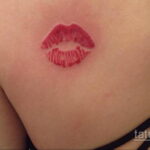 Фото тату с поцелуем 05.07.2021 №009 - tattoo kiss - tatufoto.com