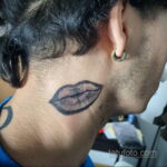 Фото тату с поцелуем 05.07.2021 №032 - tattoo kiss - tatufoto.com