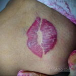 Фото тату с поцелуем 05.07.2021 №048 - tattoo kiss - tatufoto.com
