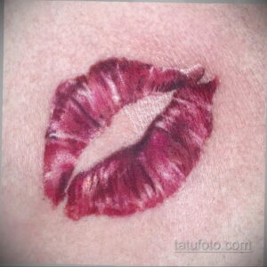 Фото тату с поцелуем 05.07.2021 №061 - tattoo kiss - tatufoto.com