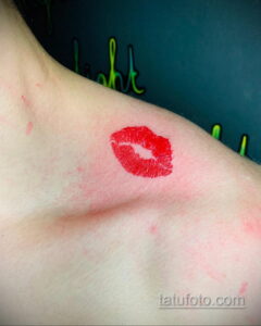 Фото тату с поцелуем 05.07.2021 №068 - tattoo kiss - tatufoto.com