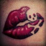 Фото тату с поцелуем 05.07.2021 №133 - tattoo kiss - tatufoto.com