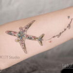 Фото тату самолет 06.07.2021 №005 - airplane tattoo - tatufoto.com