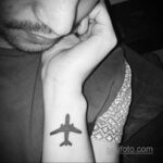 Фото тату самолет 06.07.2021 №061 - airplane tattoo - tatufoto.com