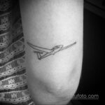 Фото тату самолет 06.07.2021 №065 - airplane tattoo - tatufoto.com