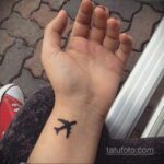 Фото тату самолет 06.07.2021 №074 - airplane tattoo - tatufoto.com