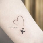 Фото тату самолет 06.07.2021 №078 - airplane tattoo - tatufoto.com