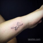 Фото тату самолет 06.07.2021 №099 - airplane tattoo - tatufoto.com
