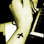 Фото тату самолет 06.07.2021 №105 - airplane tattoo - tatufoto.com