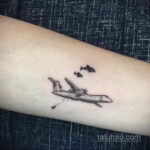 Фото тату самолет 06.07.2021 №191 - airplane tattoo - tatufoto.com