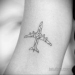 Фото тату самолет 06.07.2021 №219 - airplane tattoo - tatufoto.com