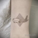 Фото тату самолет 06.07.2021 №296 - airplane tattoo - tatufoto.com