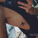 Фото тату самолет 06.07.2021 №323 - airplane tattoo - tatufoto.com