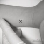 Фото тату самолет 06.07.2021 №330 - airplane tattoo - tatufoto.com