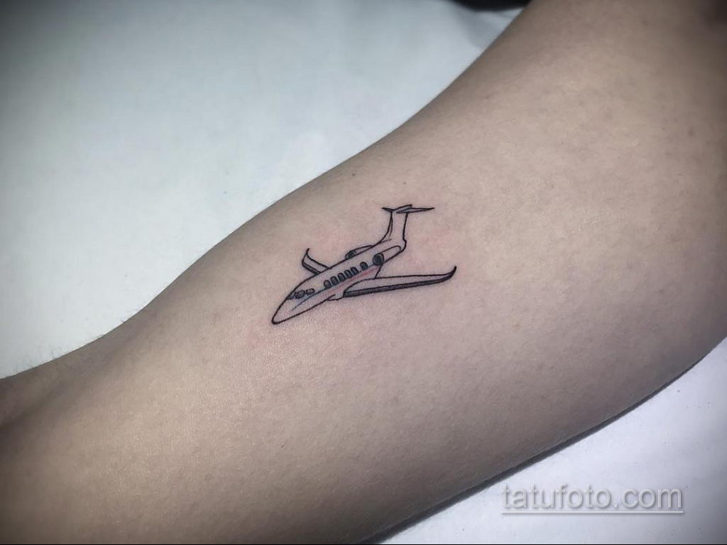 Фото тату самолет 06.07.2021 №406 - airplane tattoo - tatufoto.com