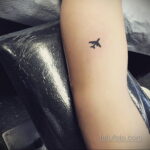 Фото тату самолет 06.07.2021 №415 - airplane tattoo - tatufoto.com